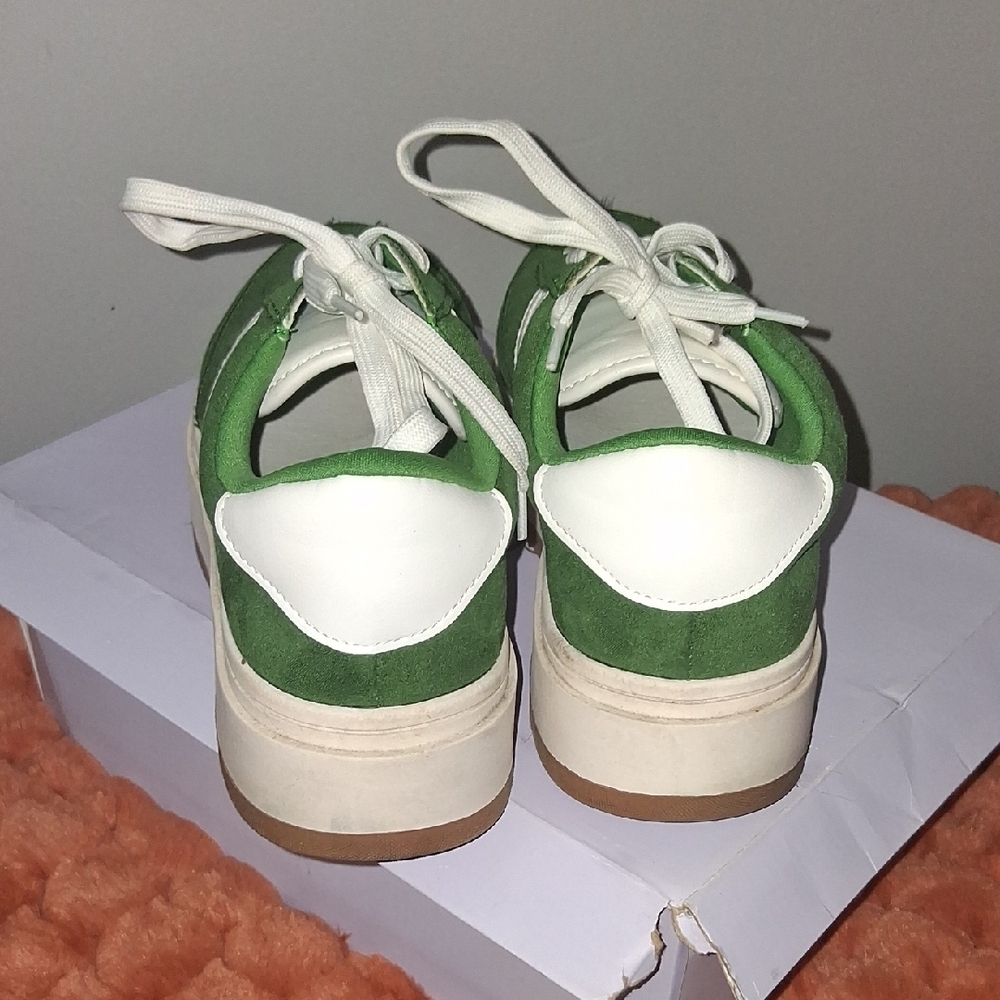 Madden Girl Green and White Sneakers. 9.5 - Picture 2 of 8